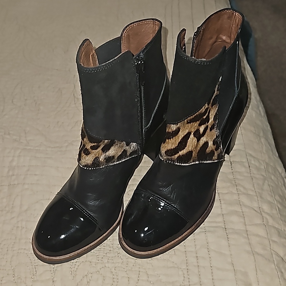 Hispanitas Leopard print patent block heel ankle boots LIKE NEW